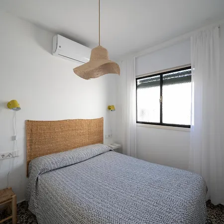 Traditional 2 Double Bed In Quiet Square