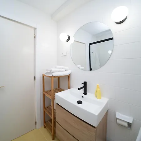 Traditional 2 Double Bed In Quiet Square