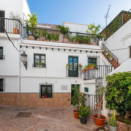 Appartement Traditional 2 Double Bed In Quiet Square Benalmádena